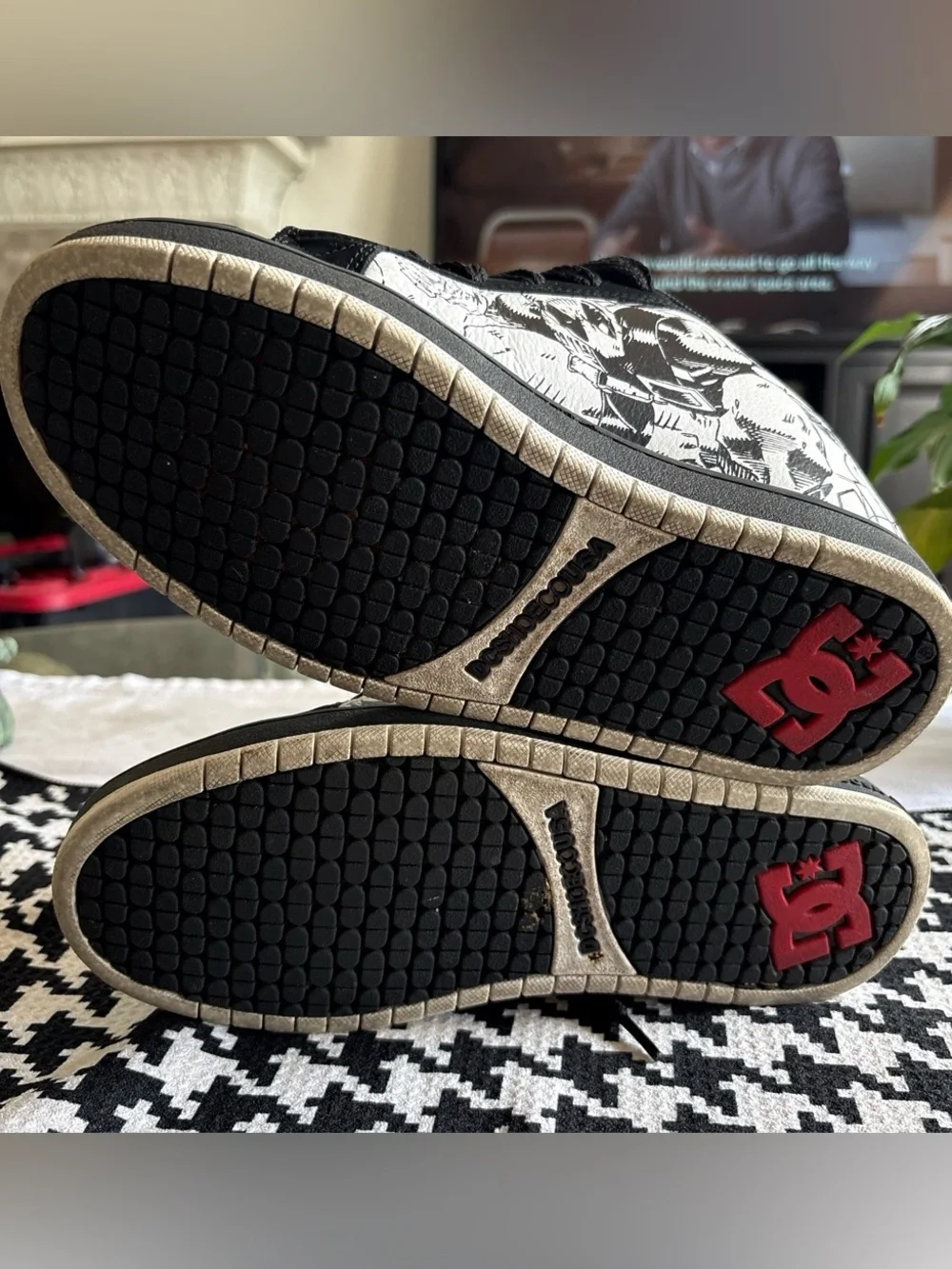 Marvel Kids' Black and White Comic-Print Sneakers